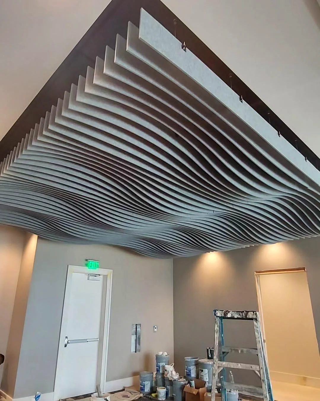 Wave ceiling acoustic installation